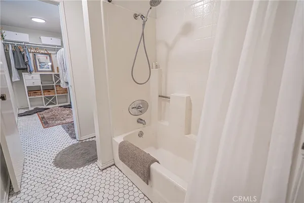 $420,000 | 2402 Pleasant Way, Unit H, Thousand Oaks, CA 91362