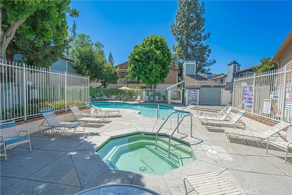 $420,000 | 2402 Pleasant Way, Unit H, Thousand Oaks, CA 91362