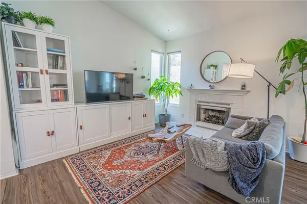 $420,000 | 2402 Pleasant Way, Unit H, Thousand Oaks, CA 91362