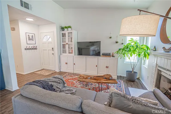 $420,000 | 2402 Pleasant Way, Unit H, Thousand Oaks, CA 91362