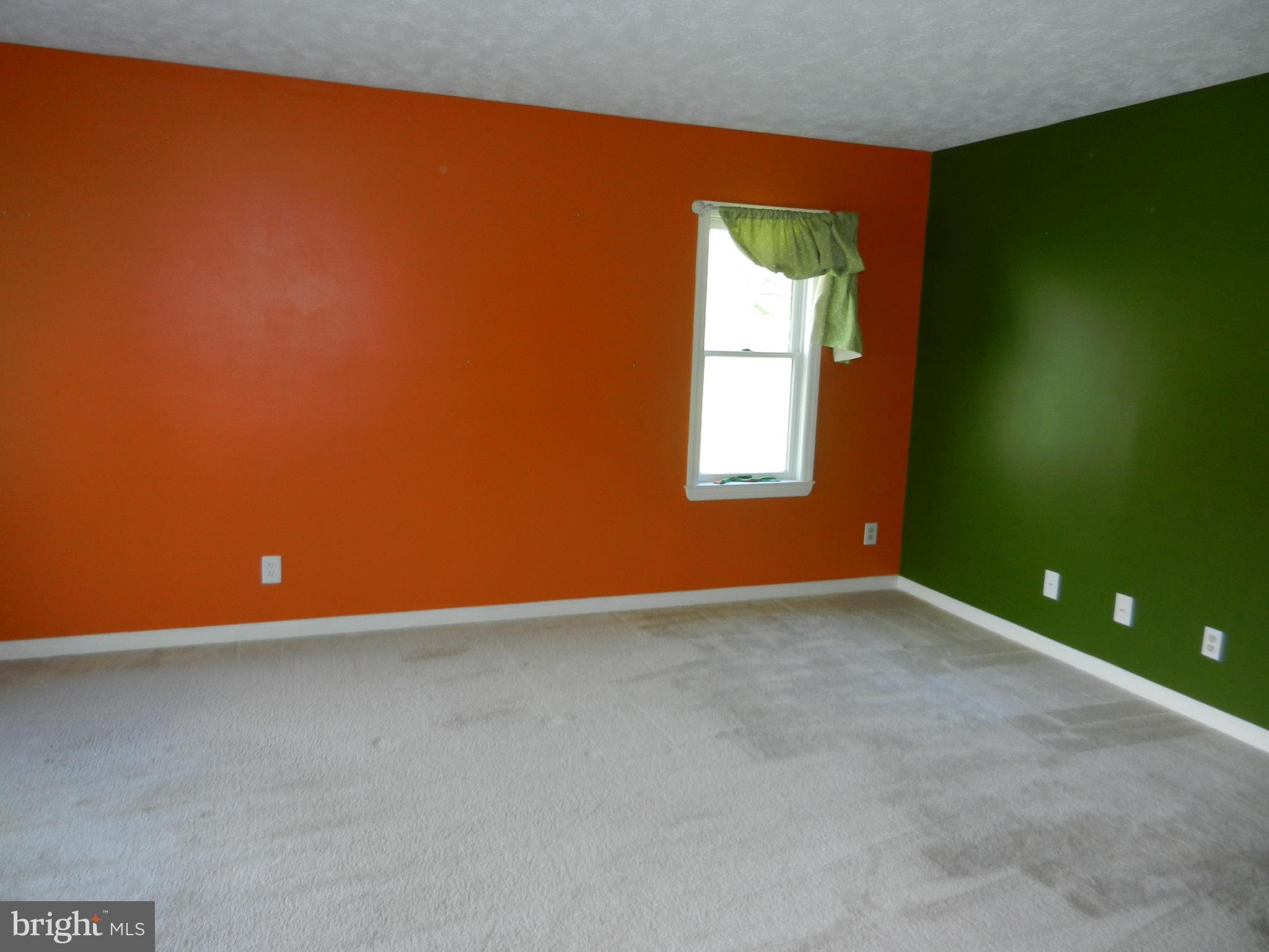 9801 Old Court Road Baltimore, MD 21244 - Photo 8 of 21 Living room