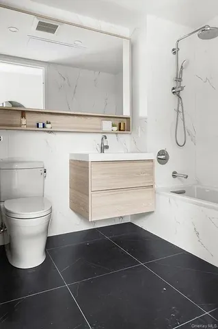 $795,000 | 40-22 61st Street, Unit 2F | Woodside