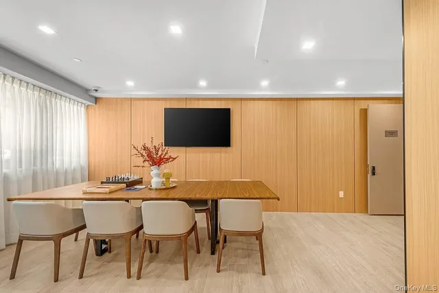 $795,000 | 40-22 61st Street, Unit 2F | Woodside