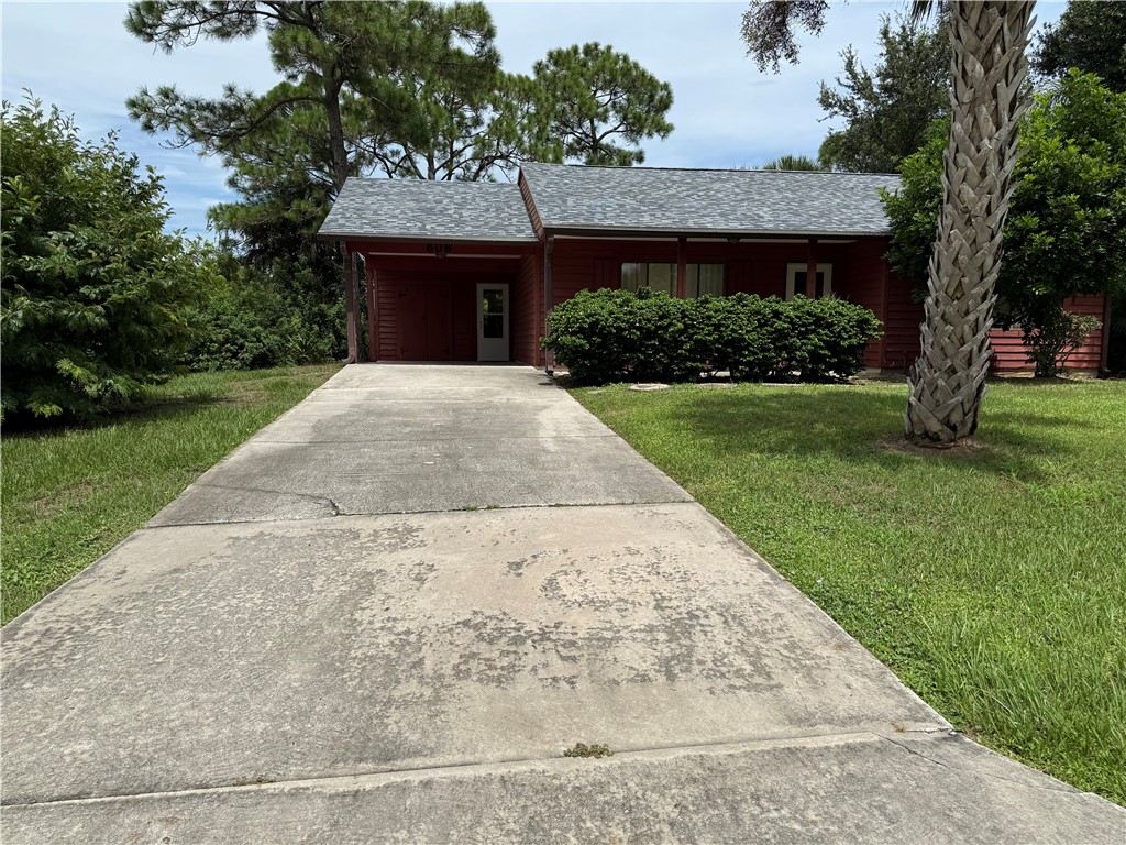 608 Stevenson Avenue Sebastian, FL 32958 - Photo 2 of 22 a front view of a house with a yard