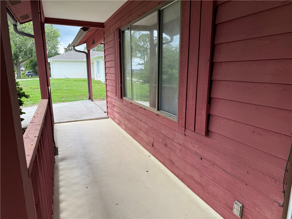 608 Stevenson Avenue Sebastian, FL 32958 - Photo 6 of 22 a house view with a garden space