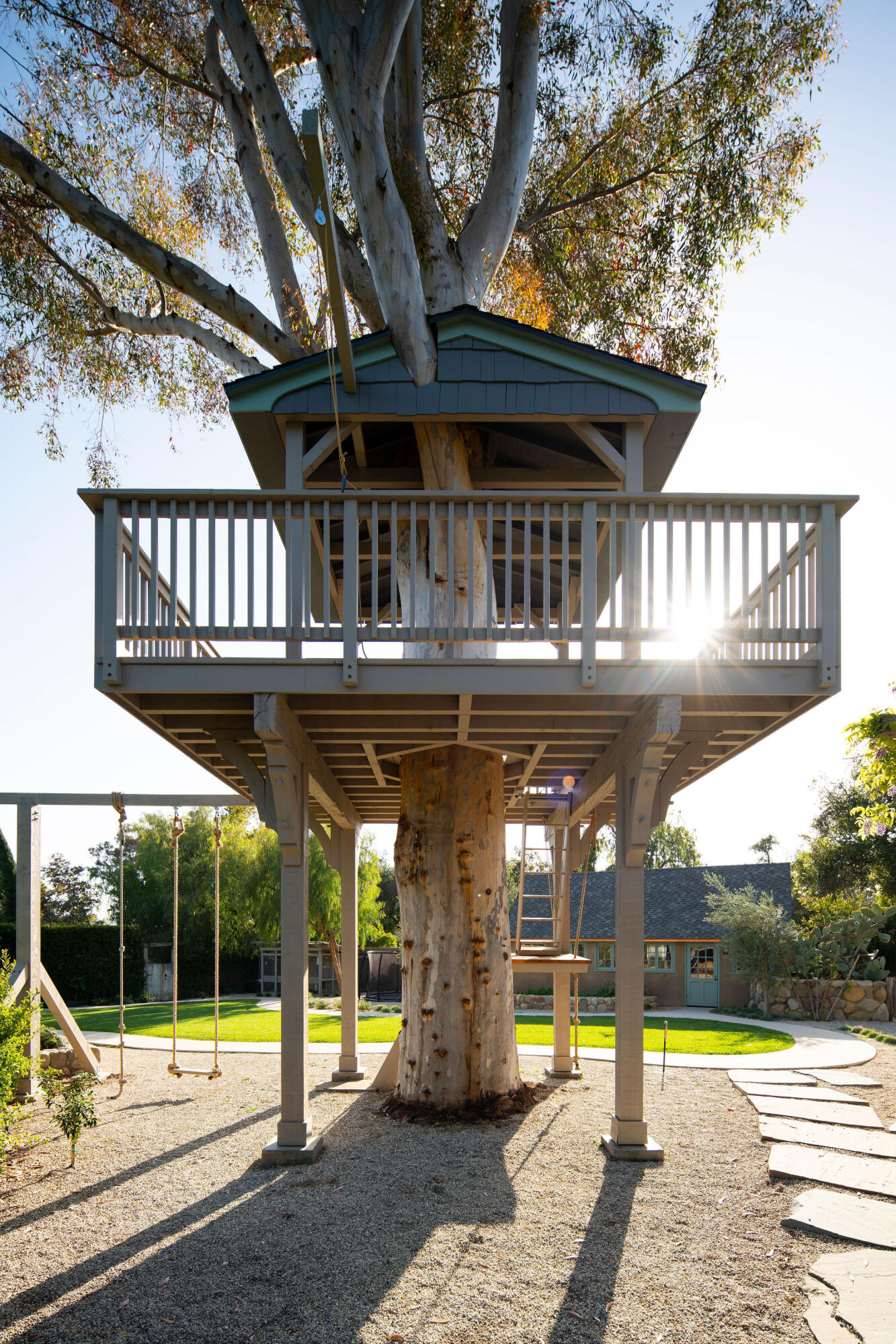0 San Antonio Street Ojai, CA 93023 - Photo 34 of 73 a view of a building with a porch
