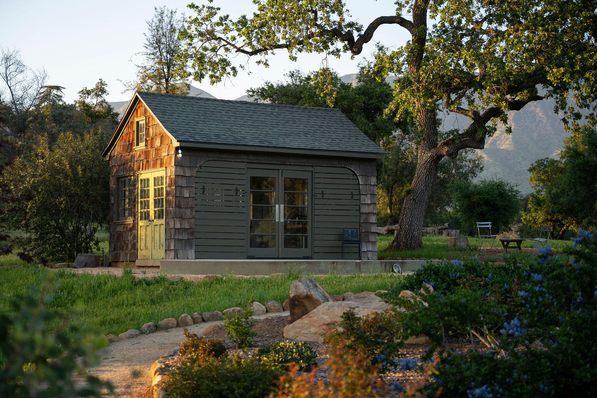 0 San Antonio Street Ojai, CA 93023 - Photo 53 of 73 a backyard of a house with plants and large tree