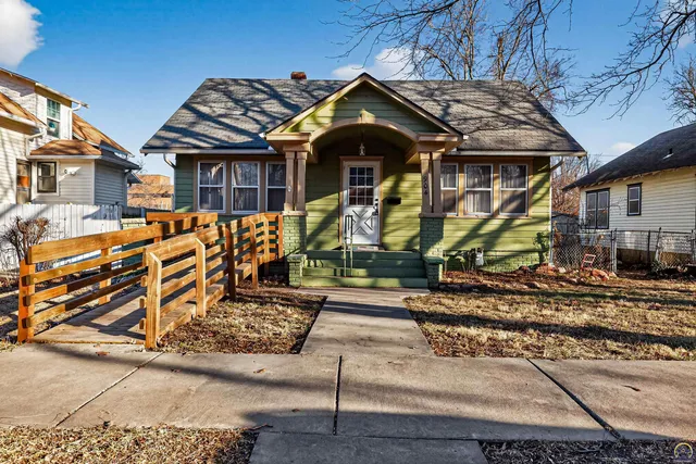 $104,900 | 904 Southwest Jewell Avenue, Topeka, KS 66606