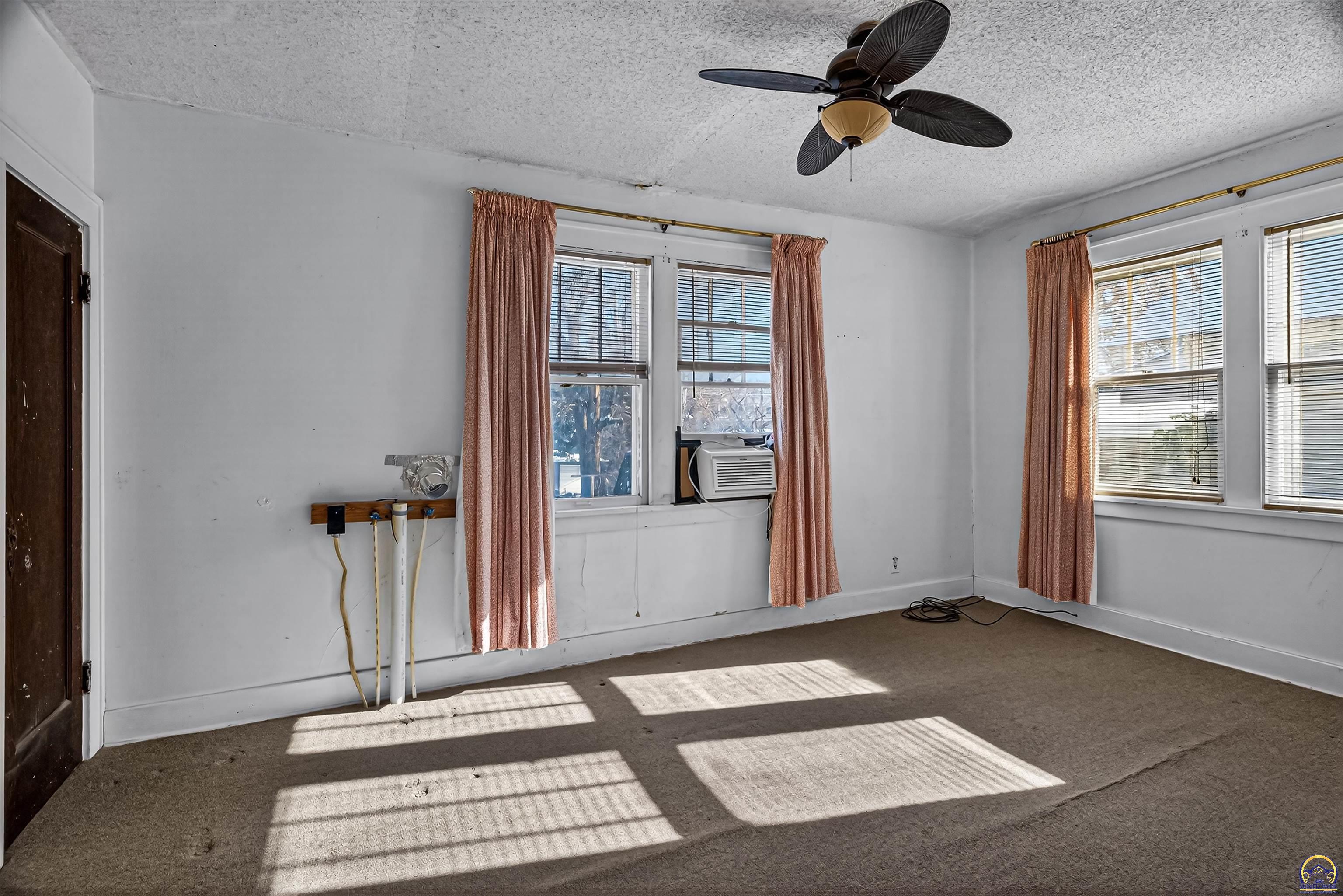 904 Southwest Jewell Avenue Topeka, KS 66606 - Photo 12 of 30