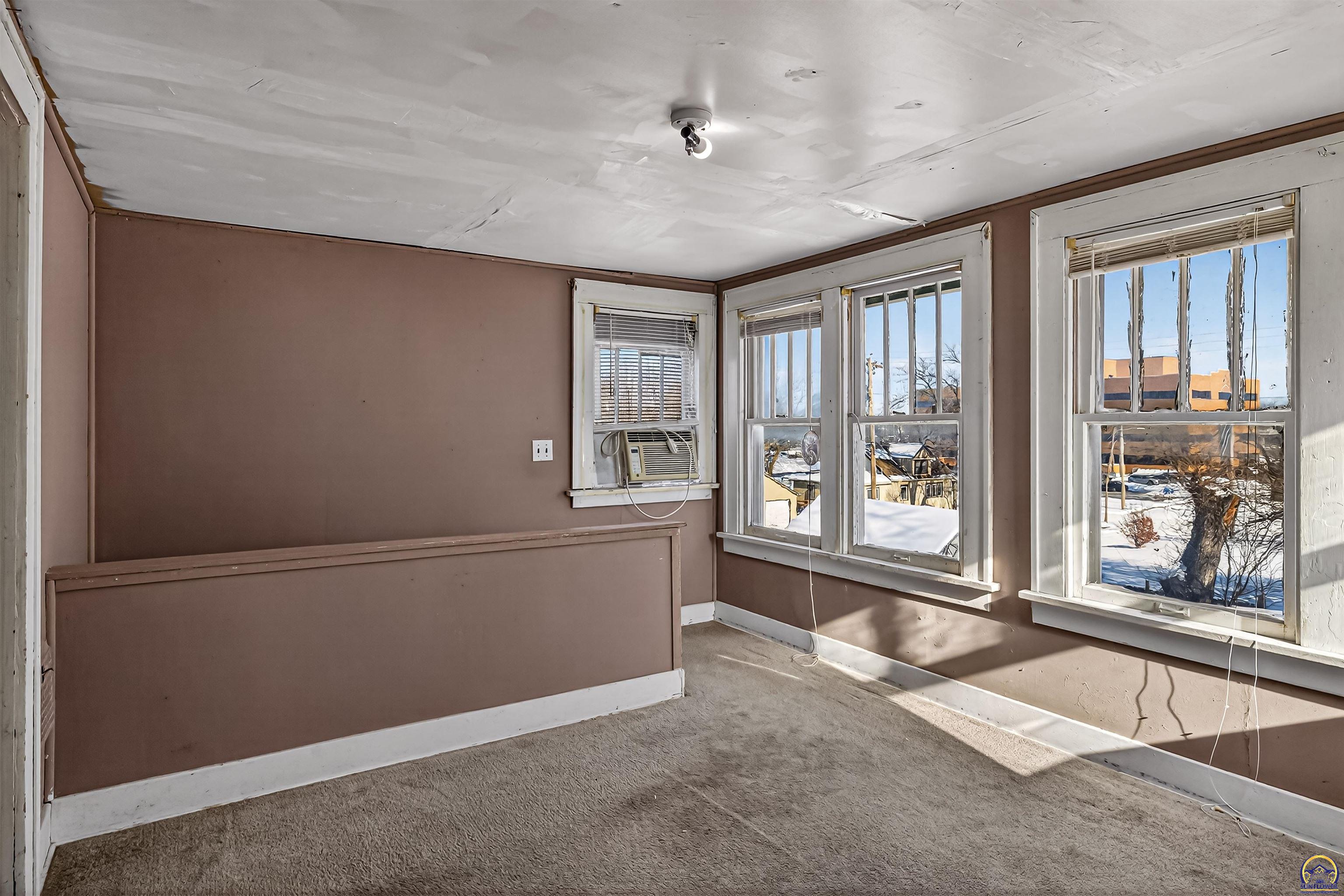 904 Southwest Jewell Avenue Topeka, KS 66606 - Photo 17 of 30