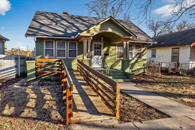$104,900 | 904 Southwest Jewell Avenue, Topeka, KS 66606