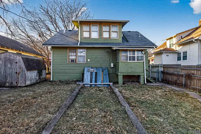 $104,900 | 904 Southwest Jewell Avenue, Topeka, KS 66606