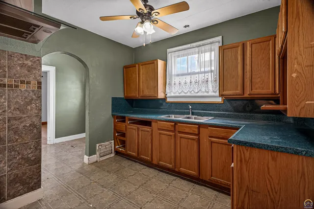 $104,900 | 904 Southwest Jewell Avenue, Topeka, KS 66606