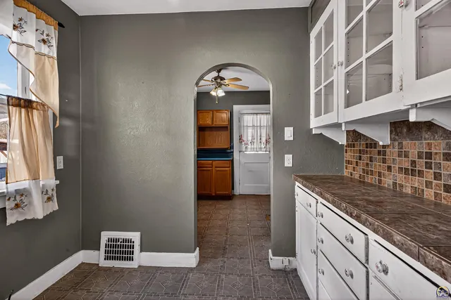 $104,900 | 904 Southwest Jewell Avenue, Topeka, KS 66606