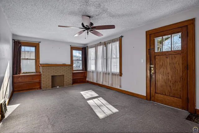 $104,900 | 904 Southwest Jewell Avenue, Topeka, KS 66606