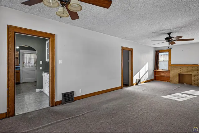 $104,900 | 904 Southwest Jewell Avenue, Topeka, KS 66606