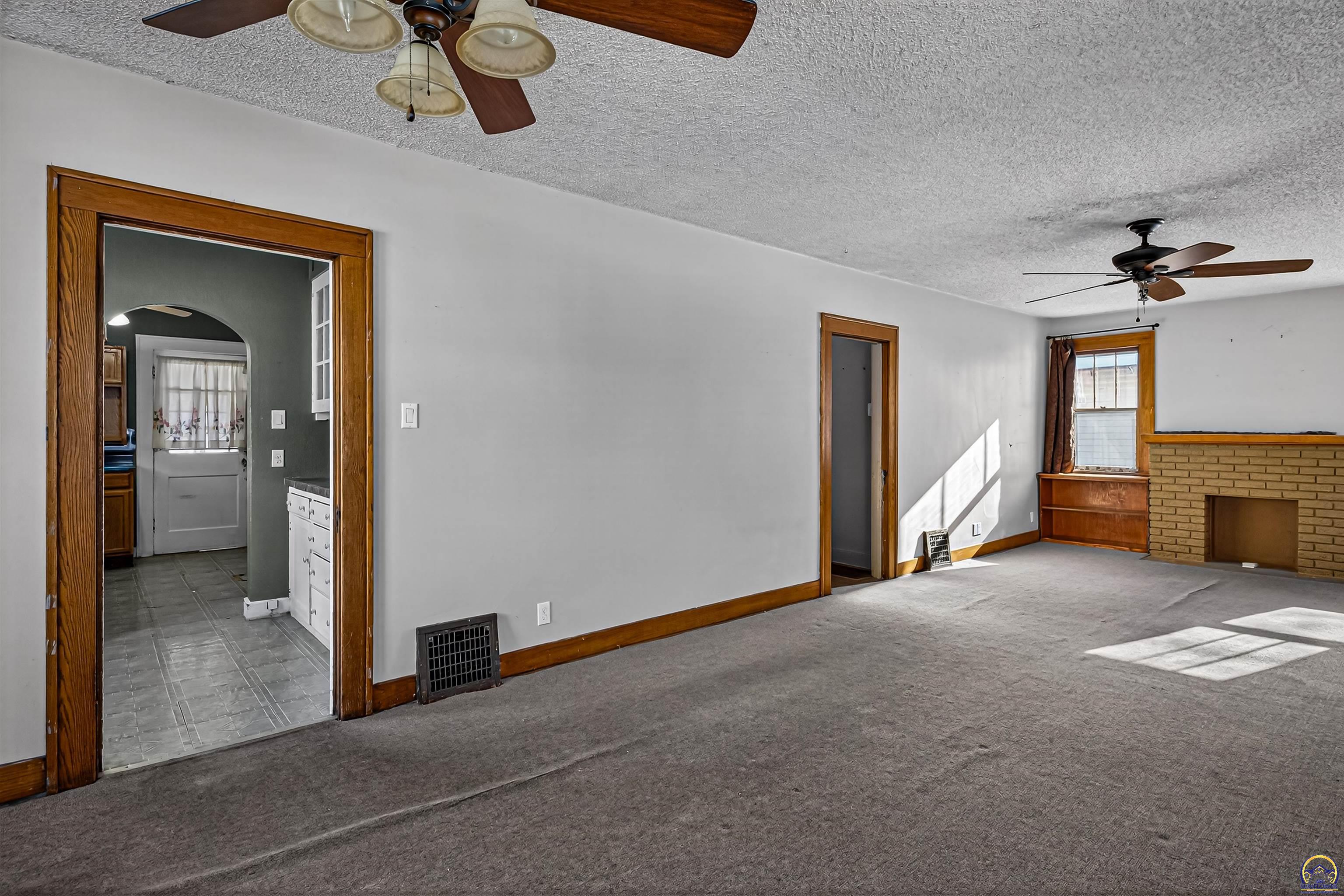 904 Southwest Jewell Avenue Topeka, KS 66606 - Photo 10 of 30