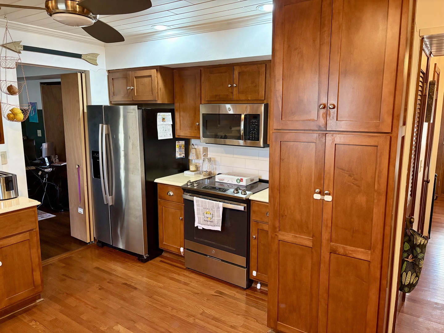 66 Holiday Drive Clinton, IL 61727 - Photo 14 of 43 a kitchen with stainless steel appliances granite countertop a refrigerator and a stove top oven