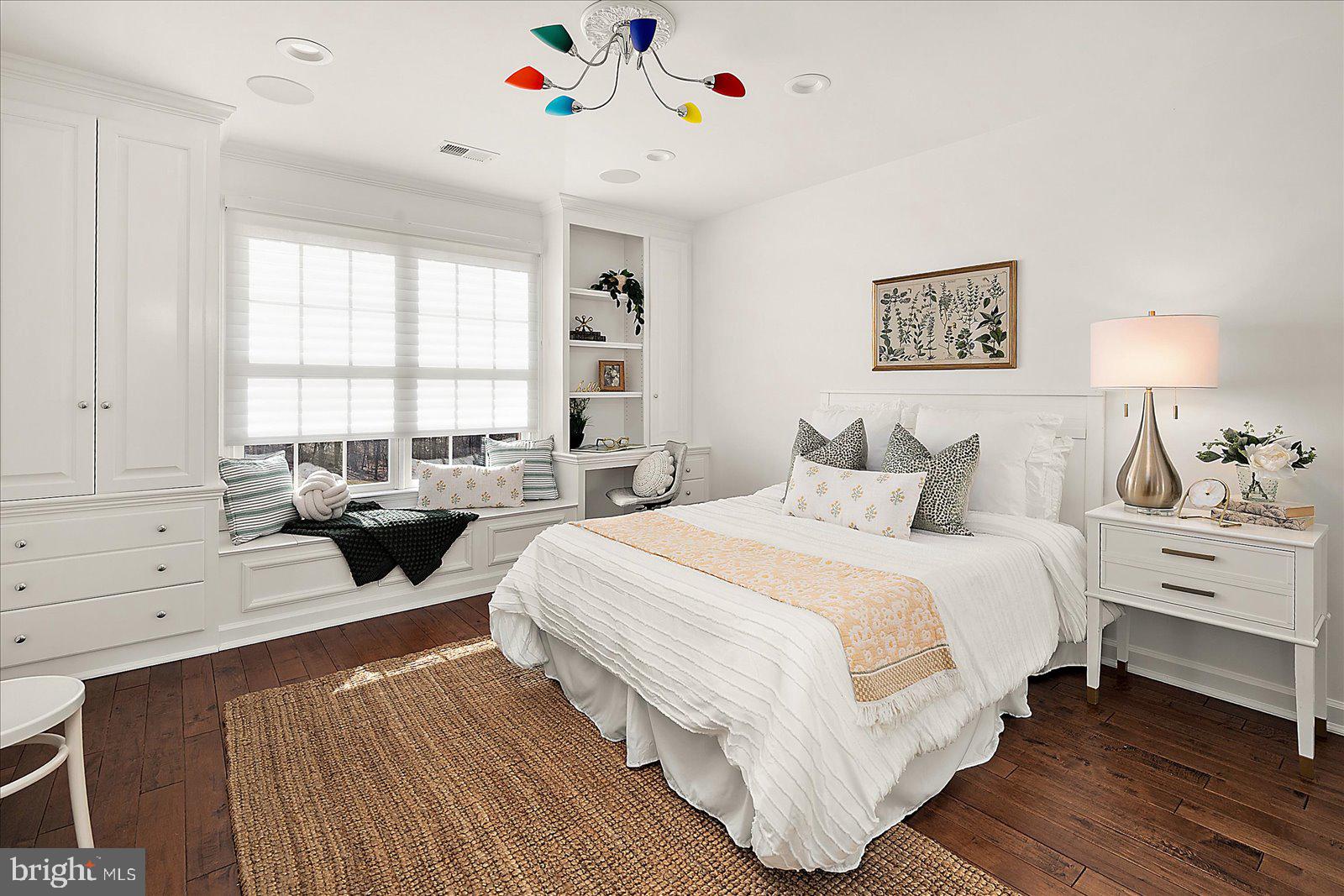 17 Perder Lane Edgewater, MD 21037 - Photo 58 of 115 3rd BR has bench seating & built ins