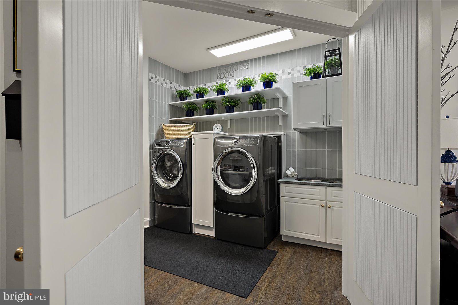 17 Perder Lane Edgewater, MD 21037 - Photo 78 of 115 a utility room with dryer and washer