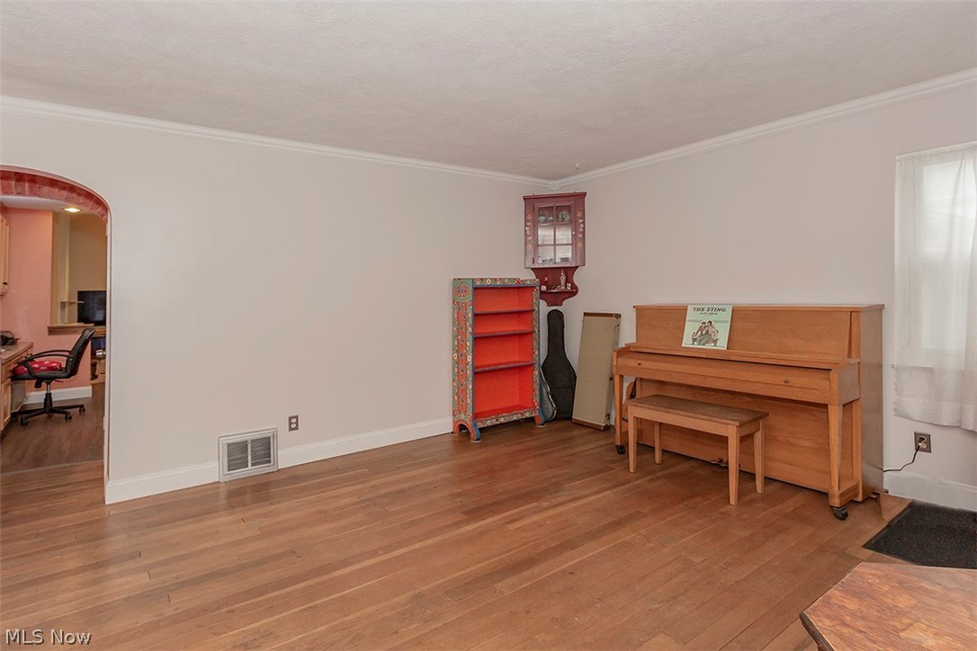 5199 Bridgewater Road Cleveland, OH 44124 - Photo 8 of 35