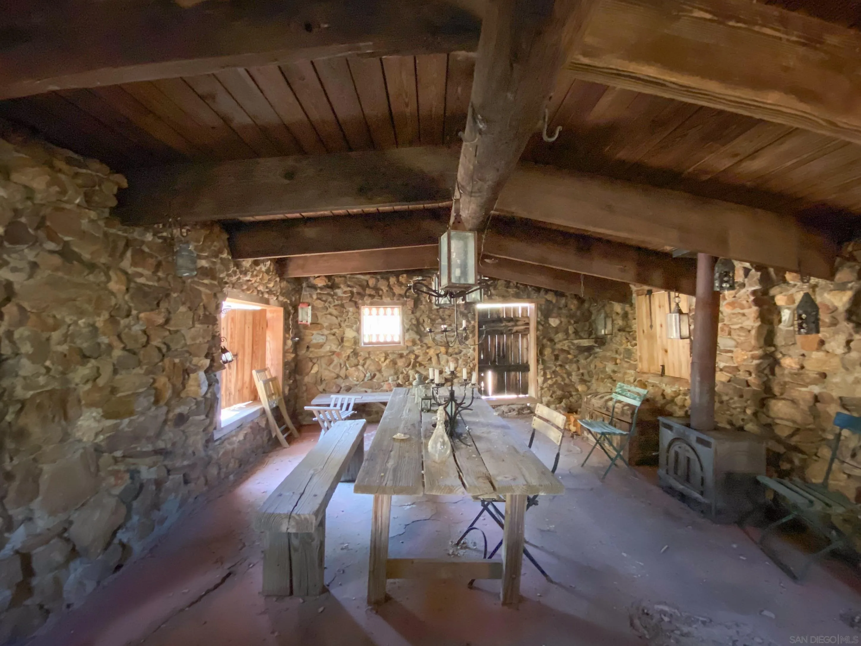 60815 Burnt Valley Road Anza, CA 92539 - Photo 26 of 40 a very nice looking room with a large window