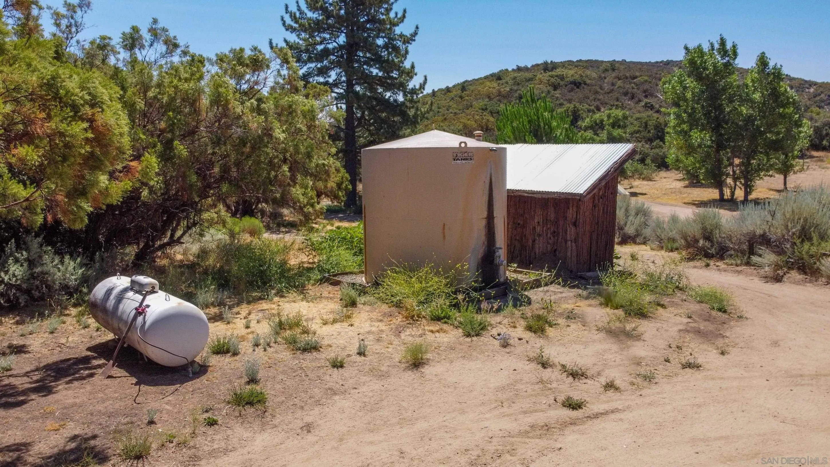 60815 Burnt Valley Road Anza, CA 92539 - Photo 10 of 40 a view of a backyard
