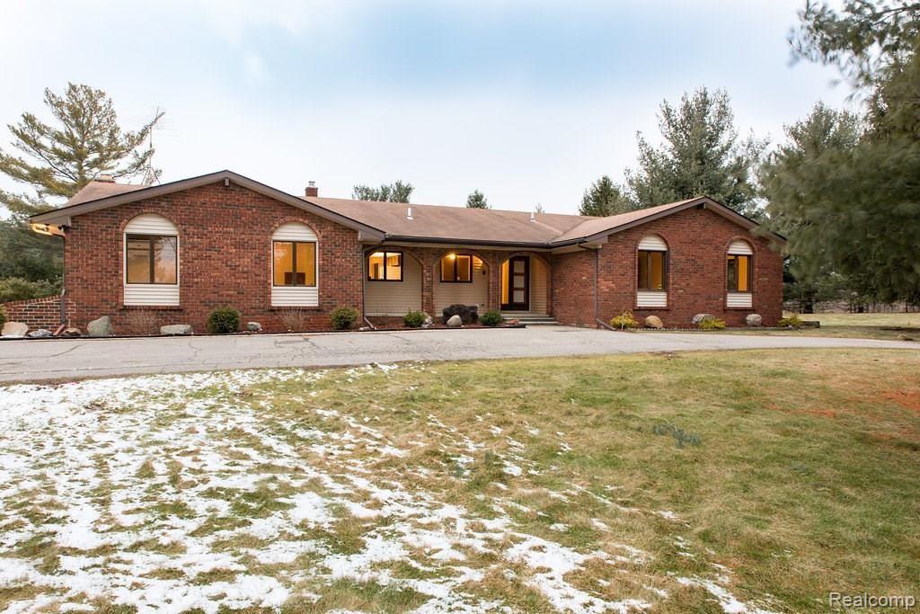 9031 Tower Road South Lyon, MI 48178 - Photo 1 of 31 DSC_3516.jpg