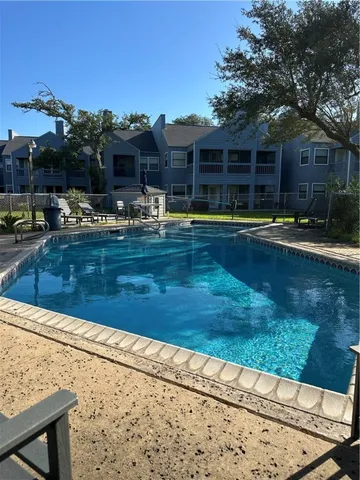 a view of yard with green space