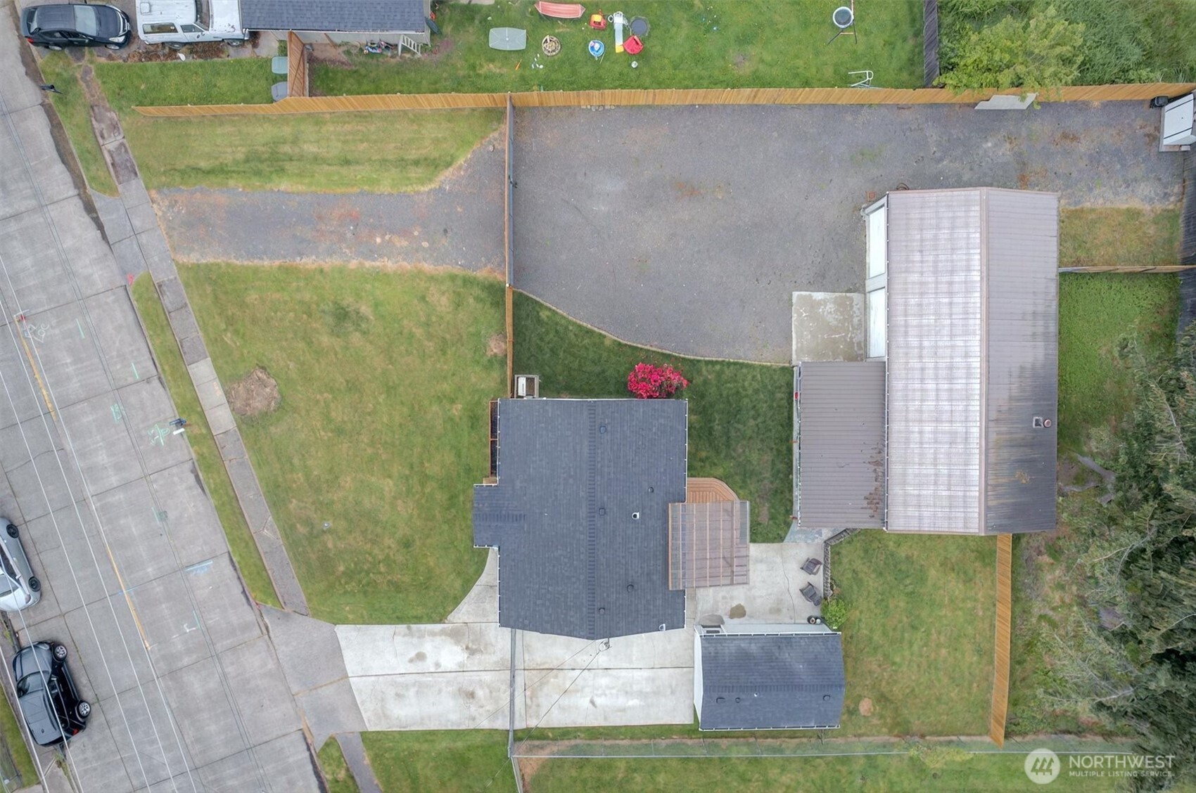 3330 Olive Way Longview, WA 98632 - Photo 3 of 32