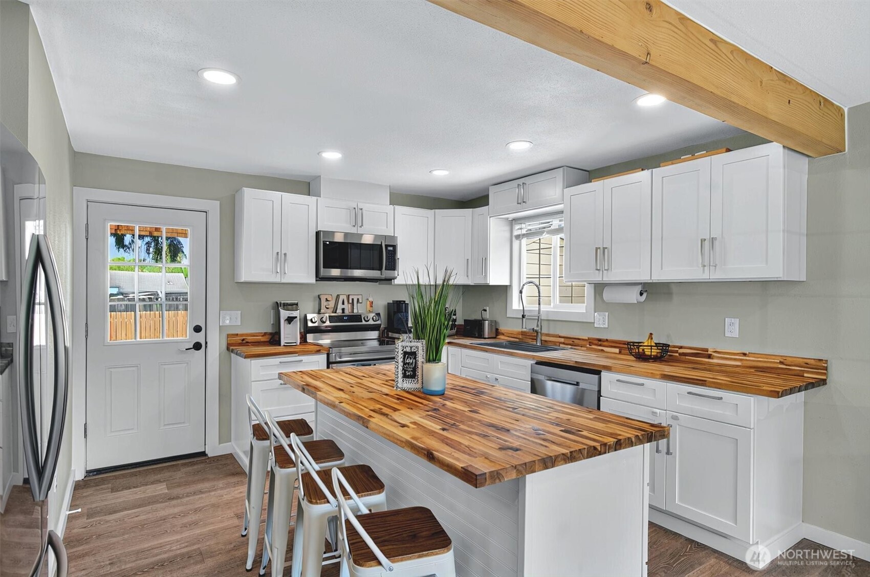 3330 Olive Way Longview, WA 98632 - Photo 4 of 32