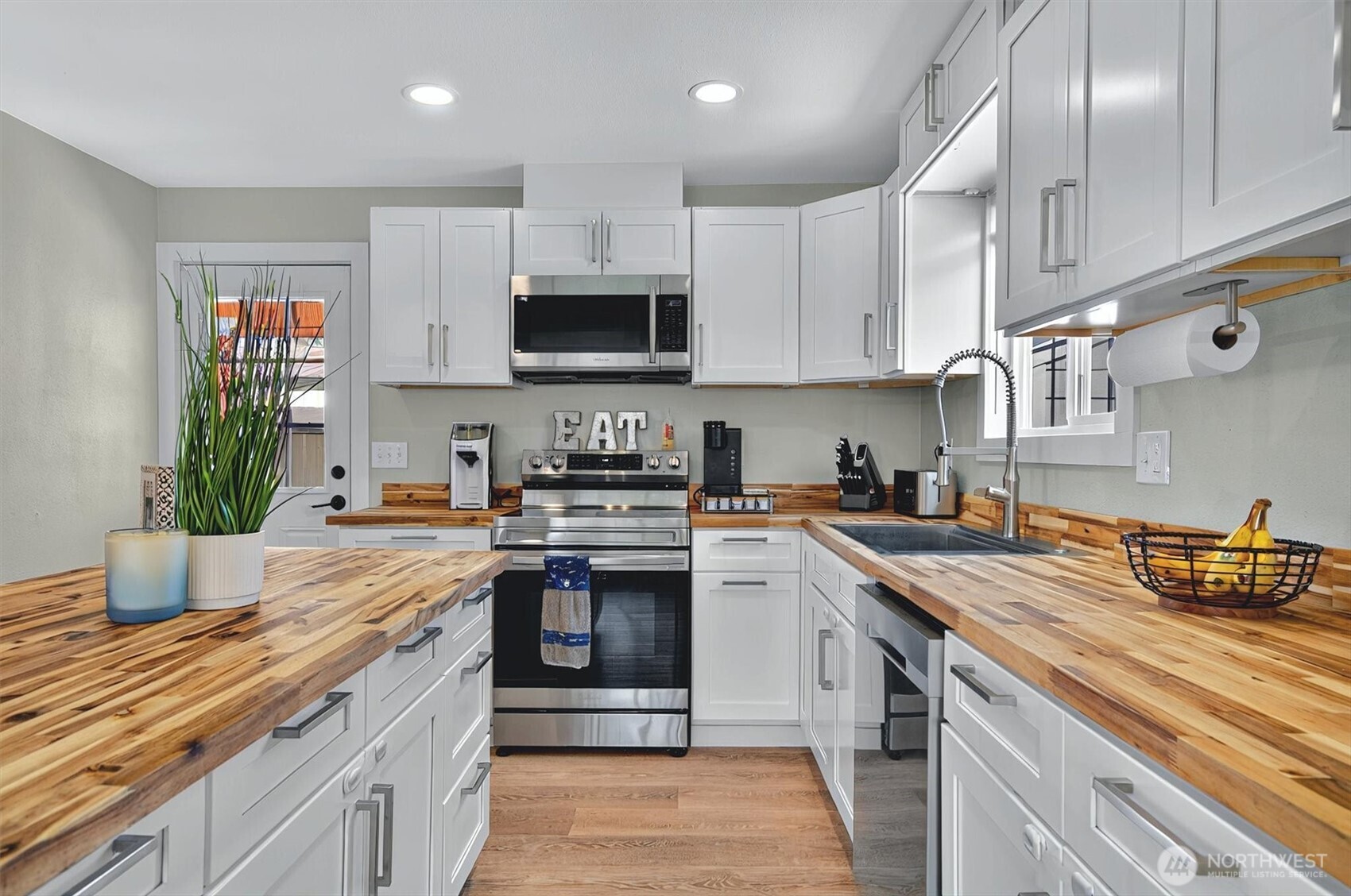 3330 Olive Way Longview, WA 98632 - Photo 5 of 32