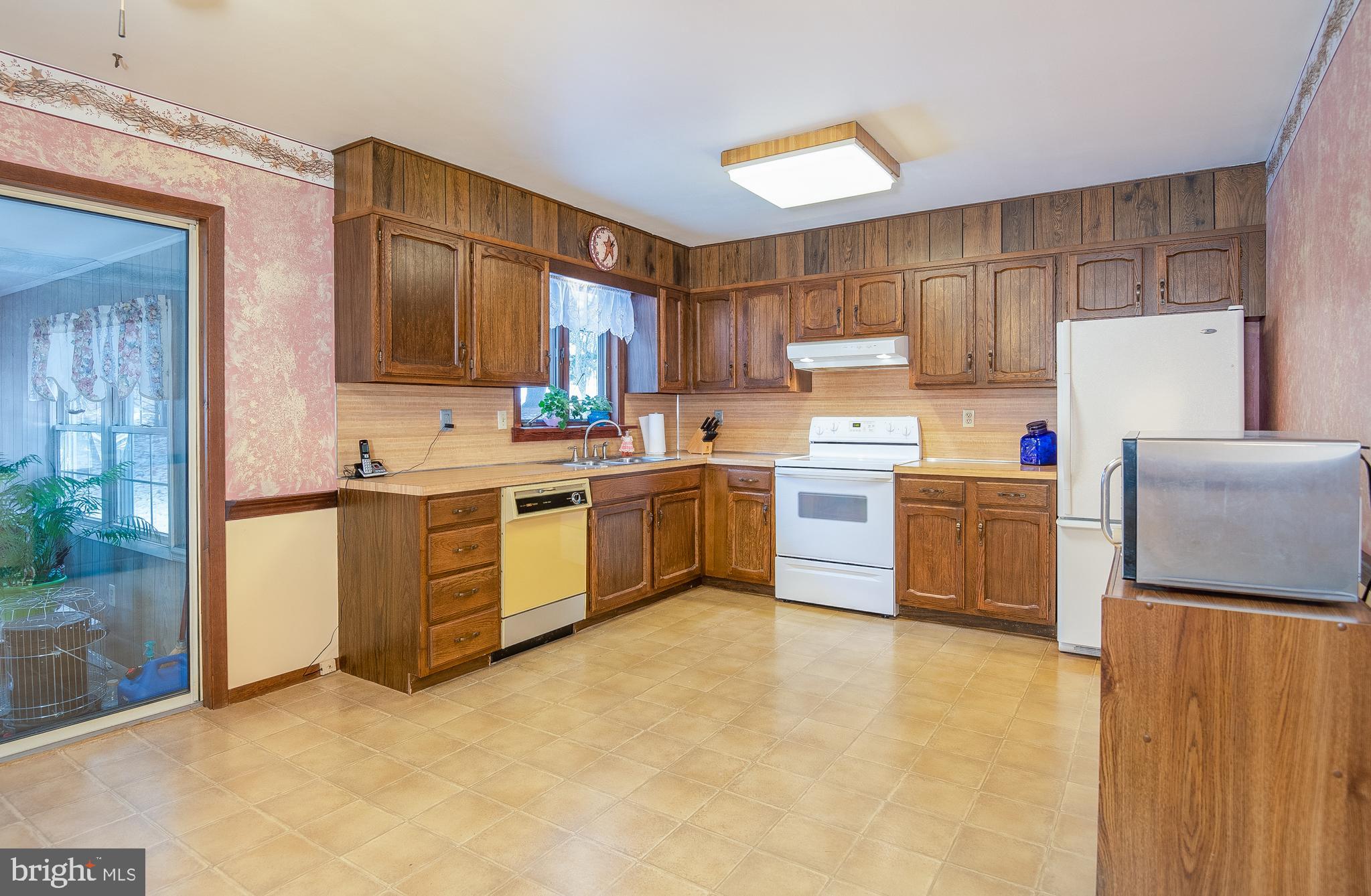 662 Gouglersville Road Reading, PA 19608 - Photo 8 of 29