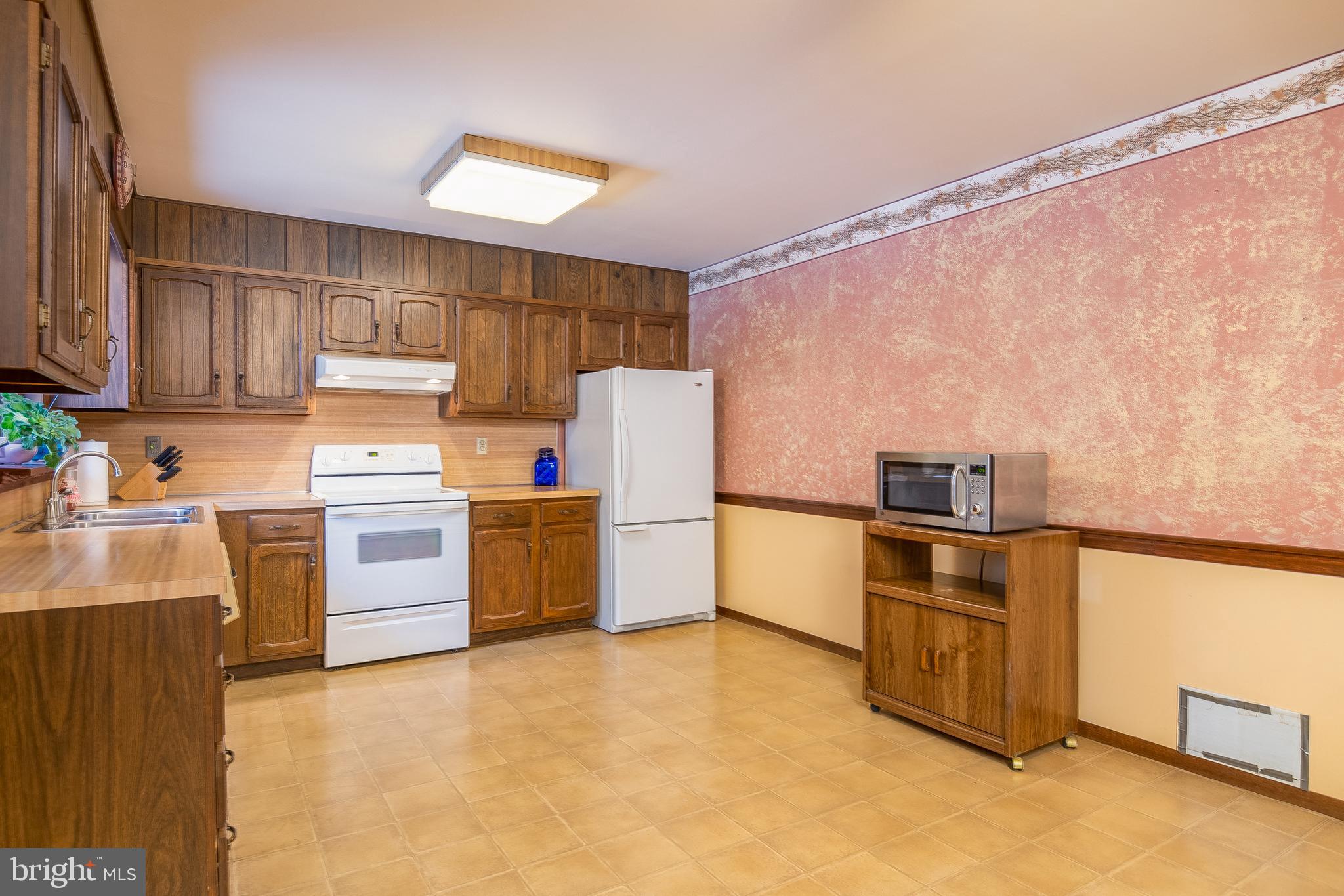 662 Gouglersville Road Reading, PA 19608 - Photo 9 of 29