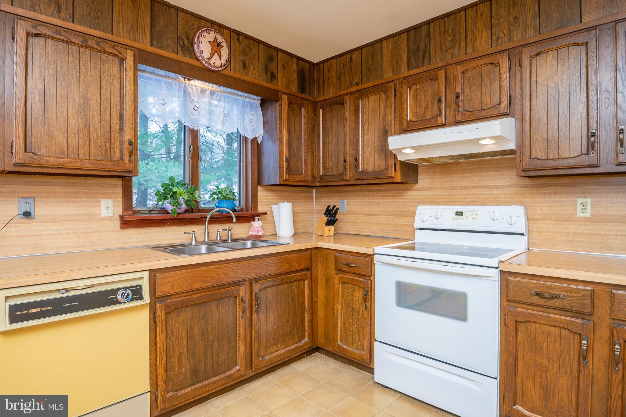 662 Gouglersville Road Reading, PA 19608 - Photo 10 of 29