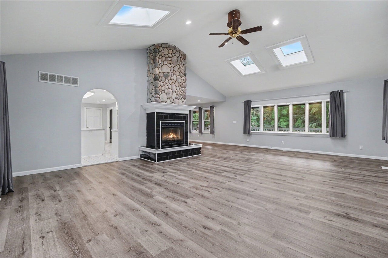 558 Clarkston Road Lake Orion, MI 48362 - Photo 4 of 34 Gallery Image 4