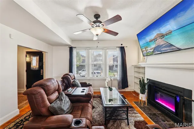 $369,900 | 5505 Milentz Avenue, St. Louis, MO 63109