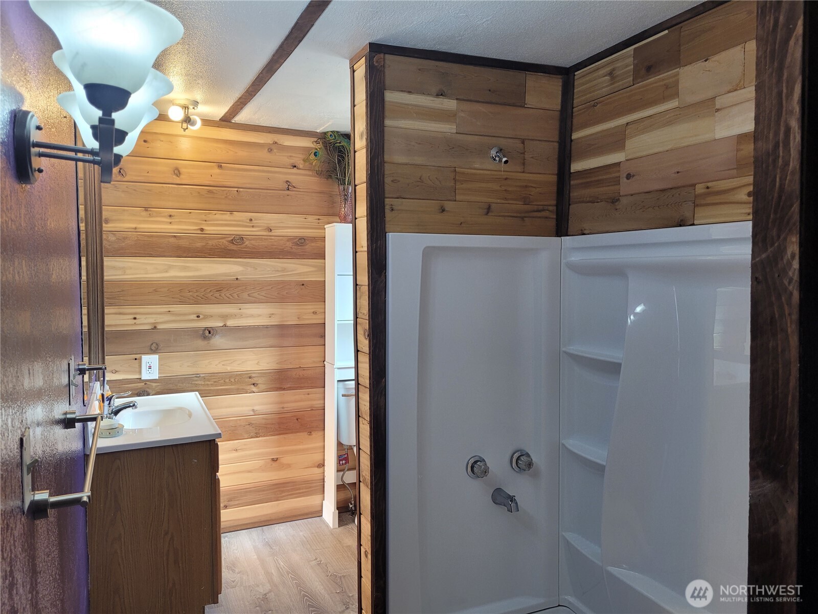 20 Round Up Road Oroville, WA 98844 - Photo 33 of 39 a bathroom with a shower