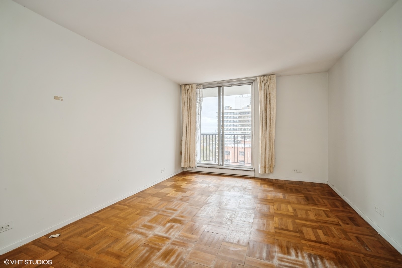 5855 North Sheridan Road, Unit 15G Chicago, IL 60660 - Photo 16 of 20 Gallery Image 16