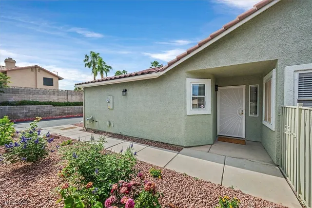 $1,795 | 100 Painted Valley Street, Henderson, NV 89074