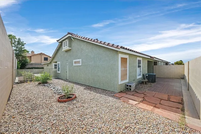 $1,795 | 100 Painted Valley Street, Henderson, NV 89074