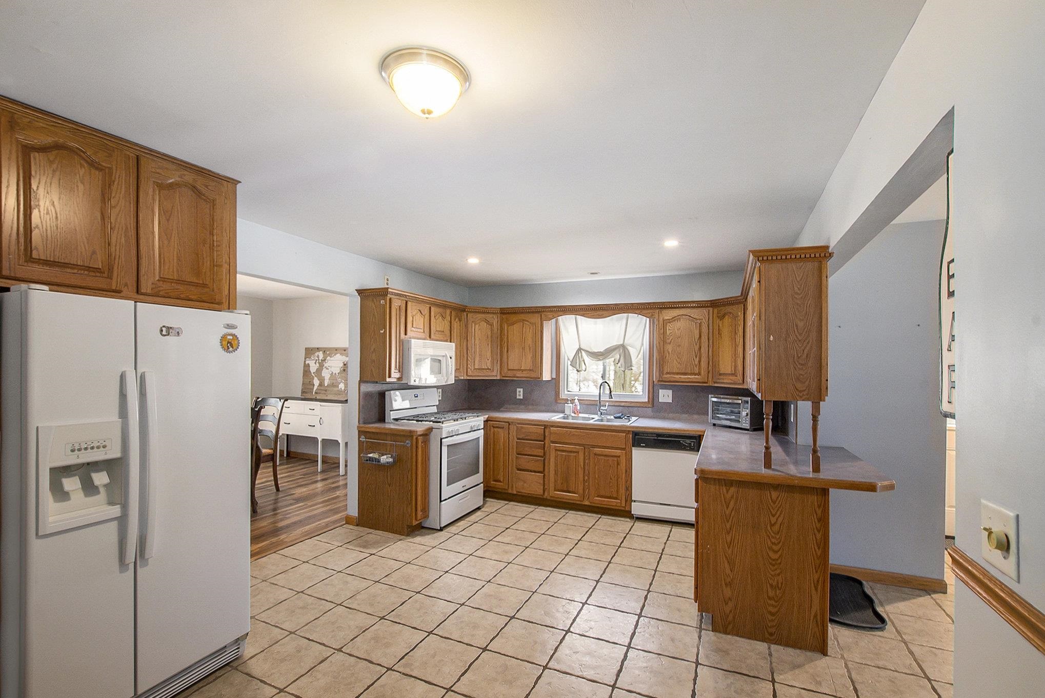 4503 North Vassar Road Flint, MI 48506 - Photo 9 of 31 50165913-2eecfd01-7167-43e5-8f5c-37870cba4d06.JPG