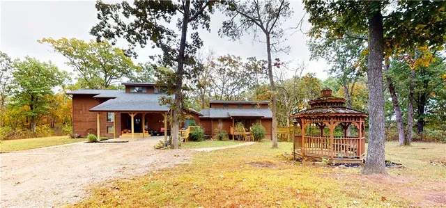 $875,000 | 23529 East Overland Road, Nevada, MO 64772