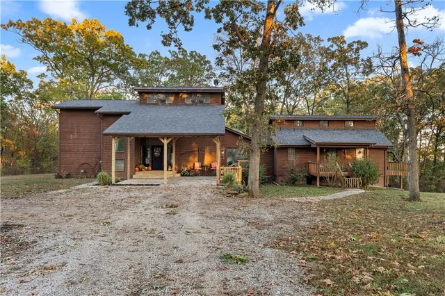 $875,000 | 23529 East Overland Road, Nevada, MO 64772