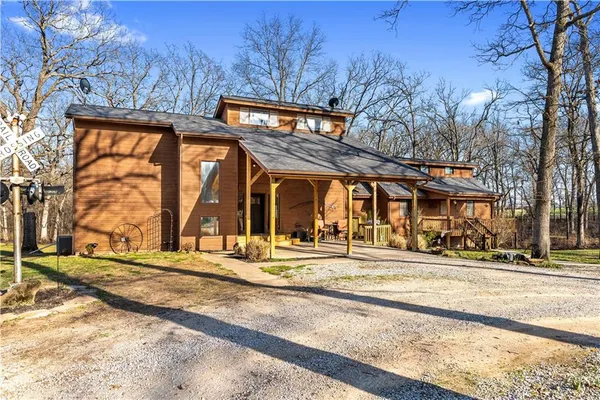 $815,000 | 23529 East Overland Road, Nevada, MO 64772