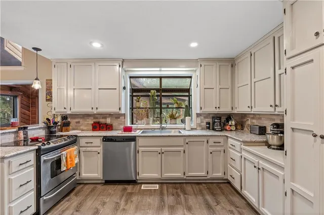 $875,000 | 23529 East Overland Road, Nevada, MO 64772