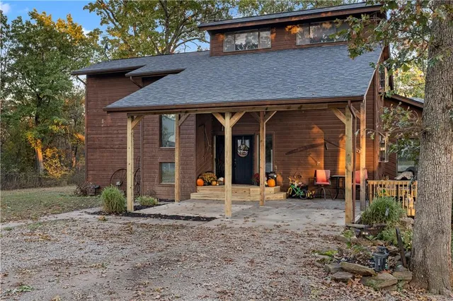 $875,000 | 23529 East Overland Road, Nevada, MO 64772