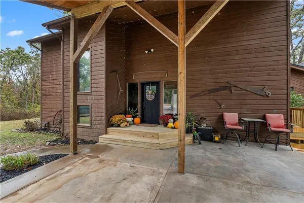 $850,000 | 23529 East Overland Road, Nevada, MO 64772