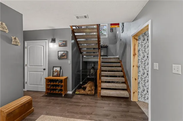 $875,000 | 23529 East Overland Road, Nevada, MO 64772