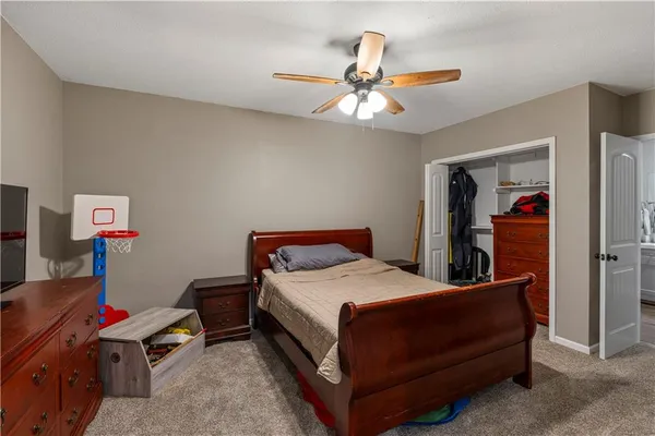 $815,000 | 23529 East Overland Road, Nevada, MO 64772